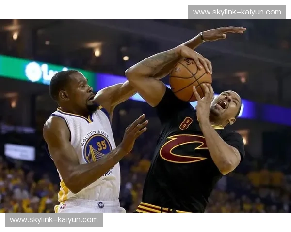 宿命对决，王者之争：NBA骑士vs勇士2017，一场载入史册的史诗级碰撞